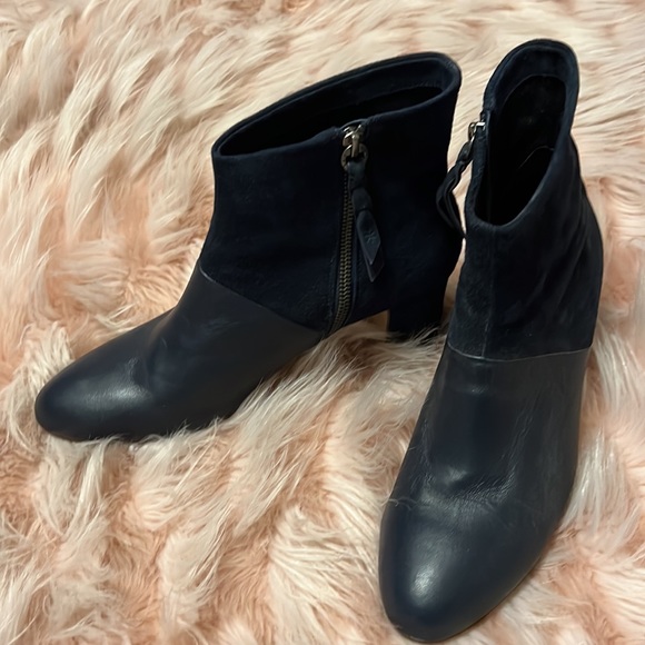 Splendid Navy leather and suede booties. Size 9.5. - Picture 2 of 4
